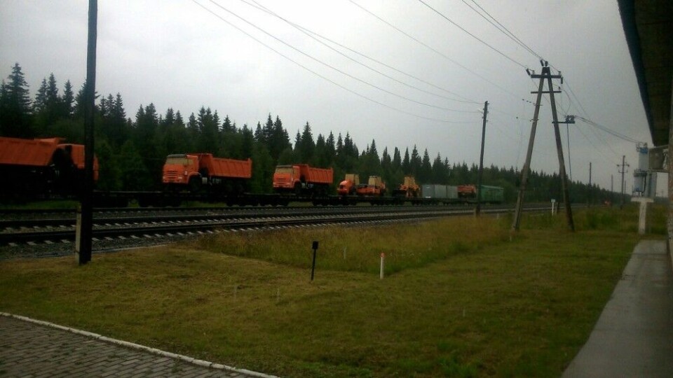 Construction machines arriving to Shies. Photo: vk.com/svalka29urdoma