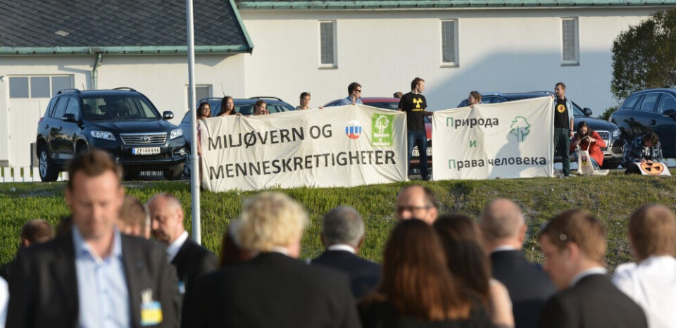 Norwegian and Russian environmentalists hold joint rally. Photo: Thomas Nilsen