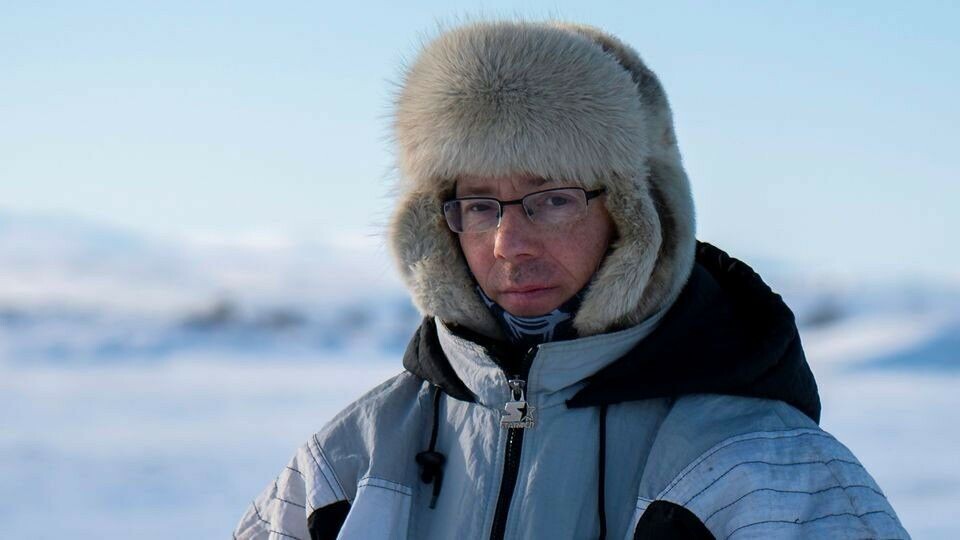 Mika Länsman is afraid that he will not see the extremely endangered snowy owl for a third time. Photo: Vesa Toppari / Yle
