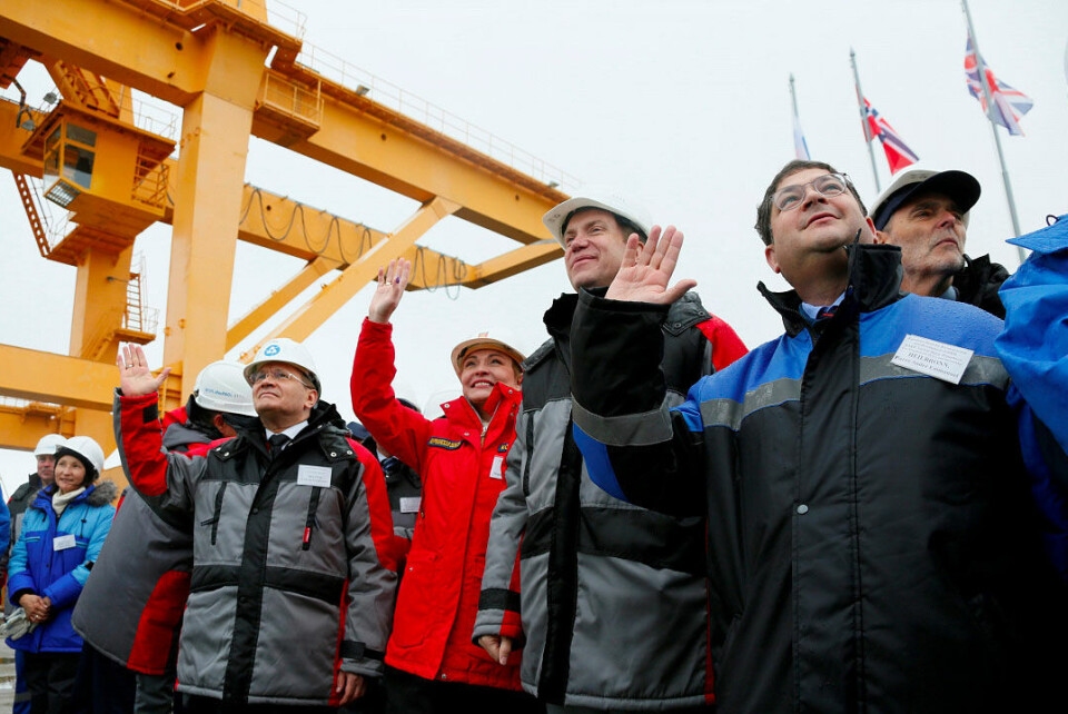 Rosatom Director General Aleksey Likhachev, Murmansk Governor Marina Kovtun and fomer Norwegian Minister of Foreign Affairs Børge Brende waves good-bye to the “Rossita” as it sails out of the Andreeva Bay with the first shipment of spent nuclear fuel on board. Photo: Gov-murman.ru