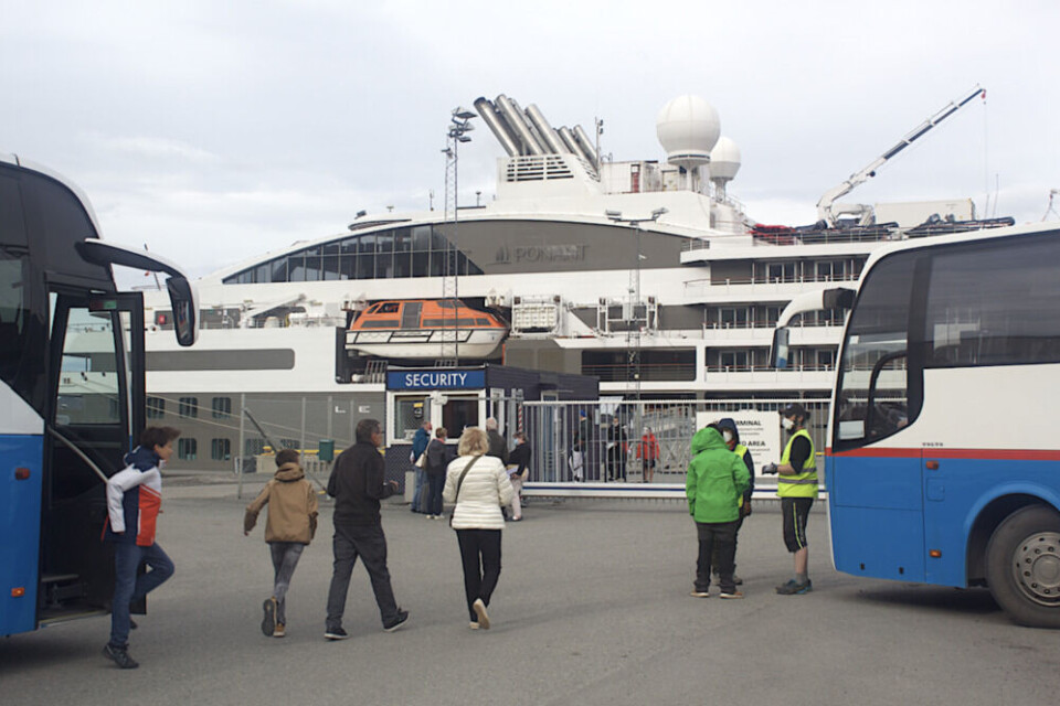 Passengers embarking Le Borèal in Longyearbyen on July 18. Photo courtesy of Icepeople.net