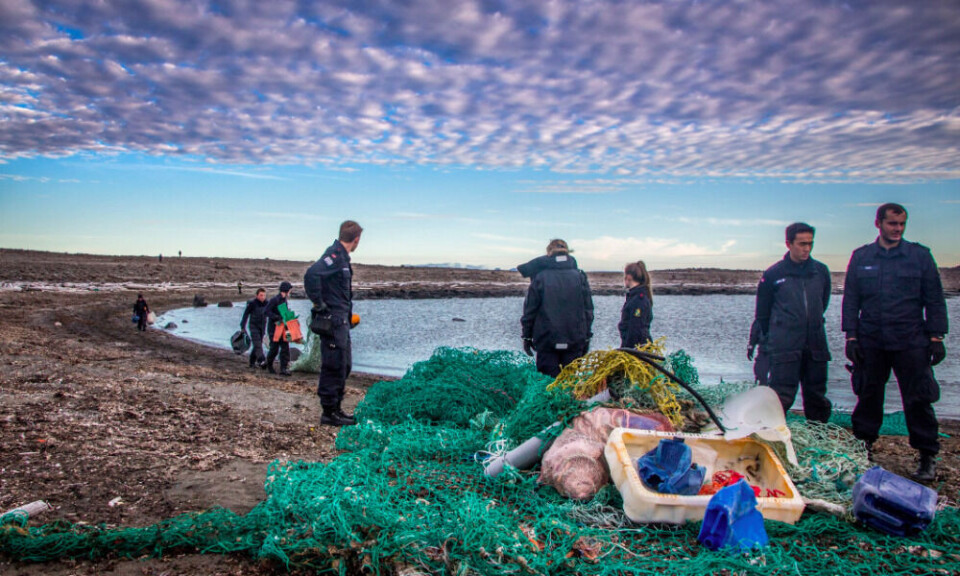 Crewmembers from “KV Nordkapp” collect plastic waste on Kiepertøya on Svalbard. Photo: Norwegian Coast Guard