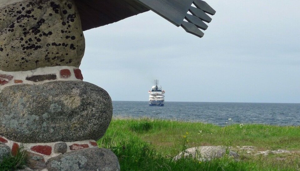 A expedition cruise ship at the Bolshoy Zayatskiy Island in the White Sea. Photo: Thomas Nilsen