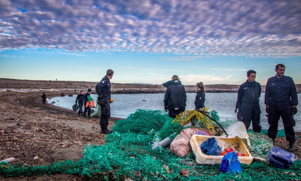 Crew members from KV Nordkapp collects plastic waste on Kieperøya on Svalbard. Photo: Norwegian Coast Guard