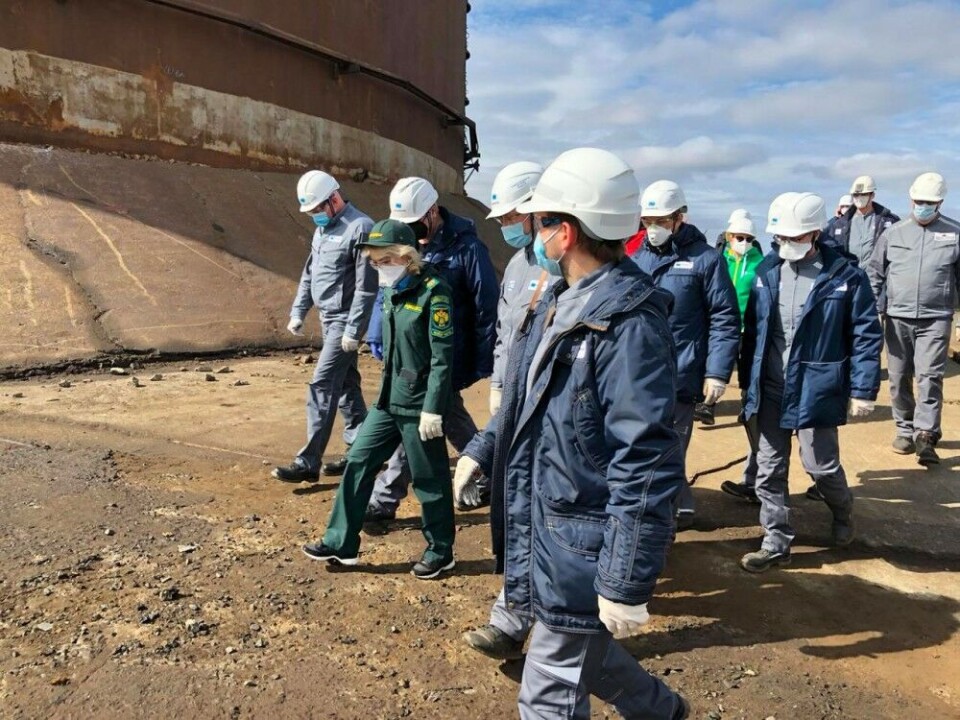 Representatives of the Russian Environmental Control Service (Rosprirodnadzor) on site at tundra spill. Photo: rpn.gov.ru