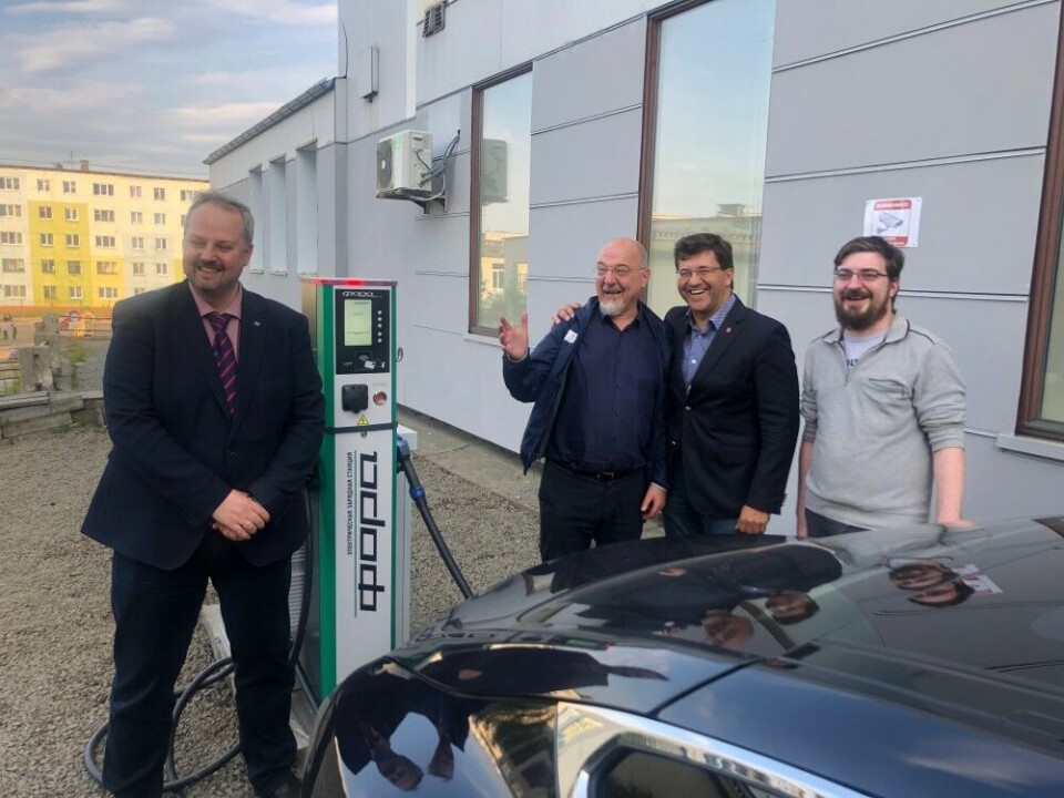 First battery car to plug in at Zapolyarny came from Norway. From left Kola GMK Maksim Ivanov, Kirkenes Mayor Rune Rafaelsen, Deputy Governor of Murmansk Oblast Yevgeny Nikora and Bellona’s Renewable Energy coordinator Yury Sergeev. Photo: Anna Kireeva