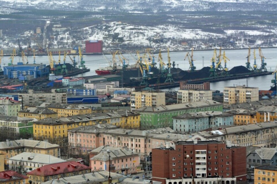 Murmansk coal harbour is next to the city centre. Photo: Thomas Nilsen