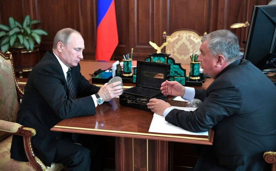'This is from 2,000 meter below the Laptev Sea', Sechin tells Putin. Photo: Kremlin.ru