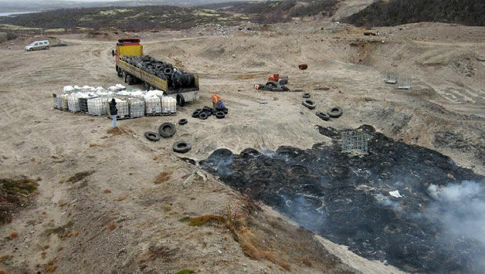 Thousands of tons of dead fish was put on fire after the 2015 Murmansk salmon collapse. Photo: Bloger51.ru