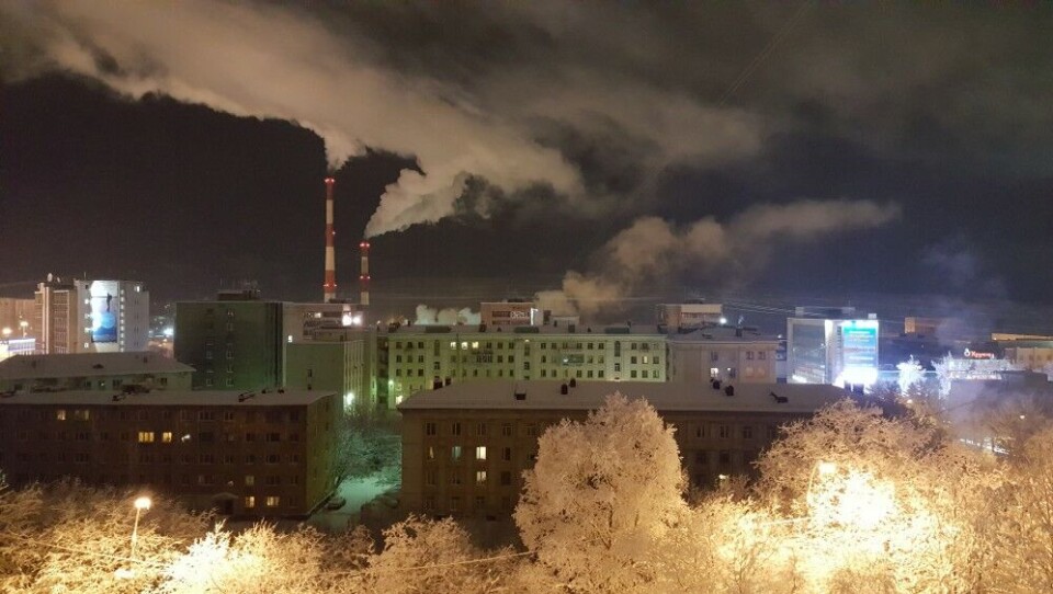 Heavy air-pollution blankets Murmansk with nitrogen- and sulfur dioxide pollution on cold windless days. Photo: Thomas Nilsen