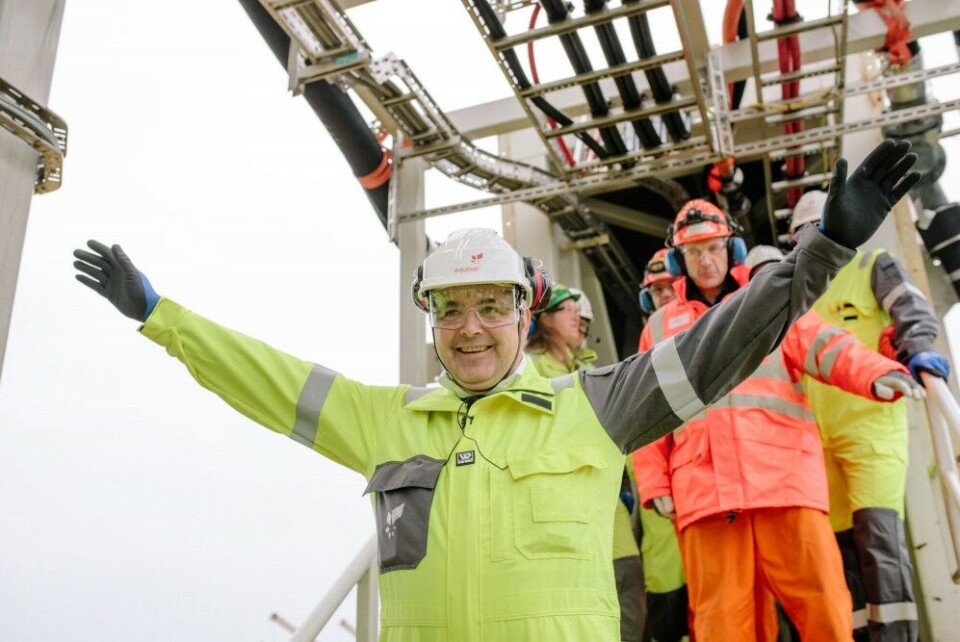 Former Norwegian Minister of Energy and Petroluem Kjell-Børge Freiberg cheers for more Norwegian oil. Photo: Ole Jørgen Bratland, Equinor
