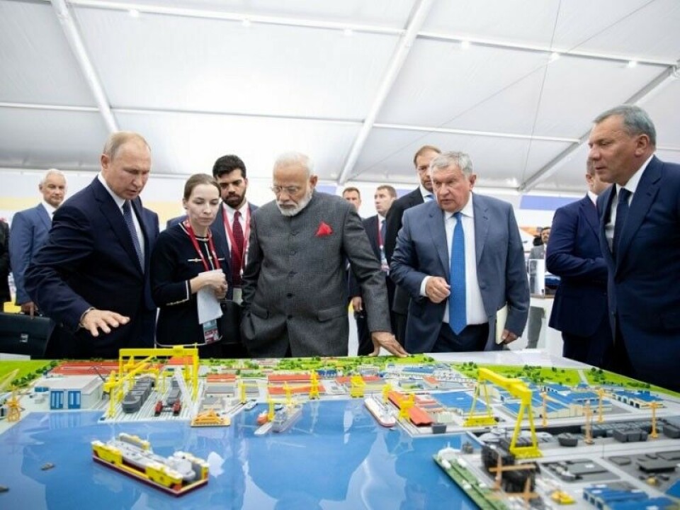 Rosneft leader Igor Sechin presents the development of the Zvezda Yard to Indian Prime Minister Narendra Modi and Vladimir Putin. Photo: Rosneft.ru