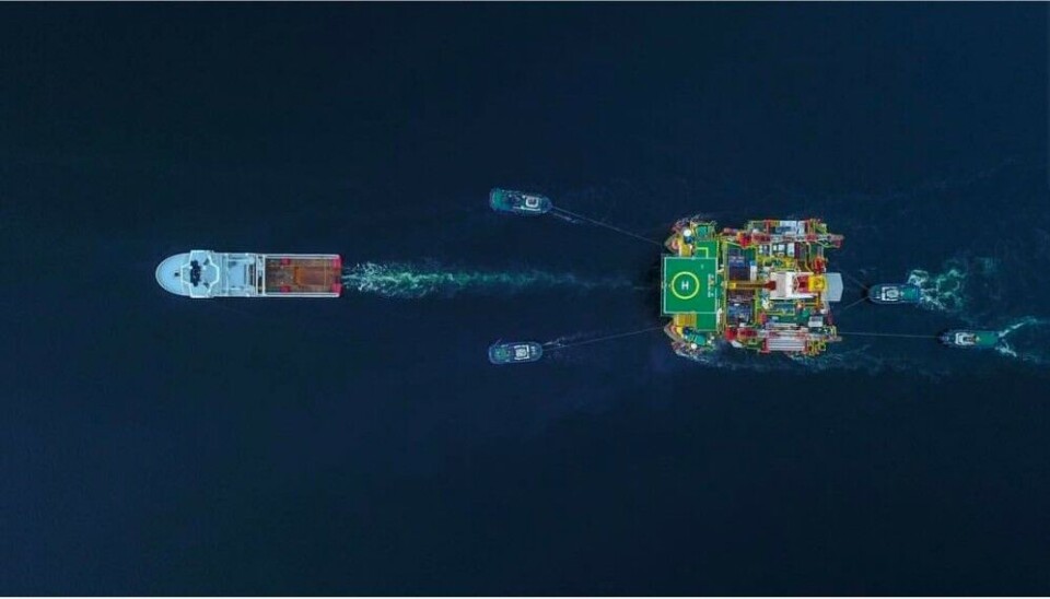 Russian rig tugged from Murmansk, course for Arctic drill site. Photo: Gazprom