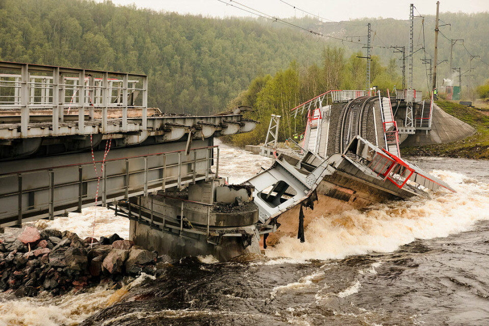 The railway bridge that connects Murmansk collapsed on 1 June. Photo: Gov-murman.ru
