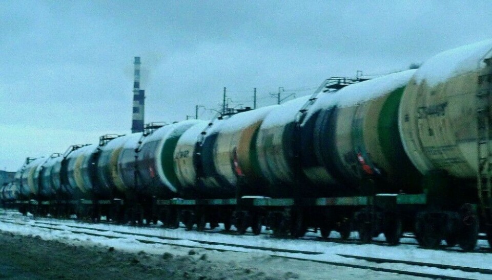 Нефть из Западной Сибири приходит в Мурманск по железной дороге, а затем перегружается на танкеры, которые везут ее далеко новым покупателям в Индии. Фото: Томас Нильсен