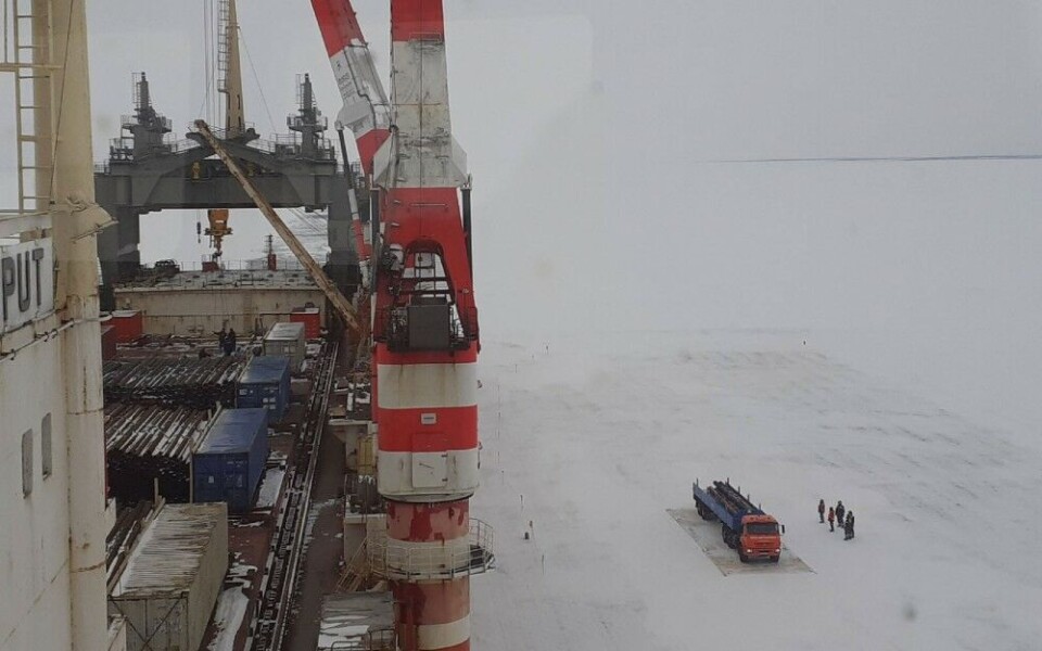 Unloading of the “Sevmorput” on the Yenisey. Photo: Rosatom