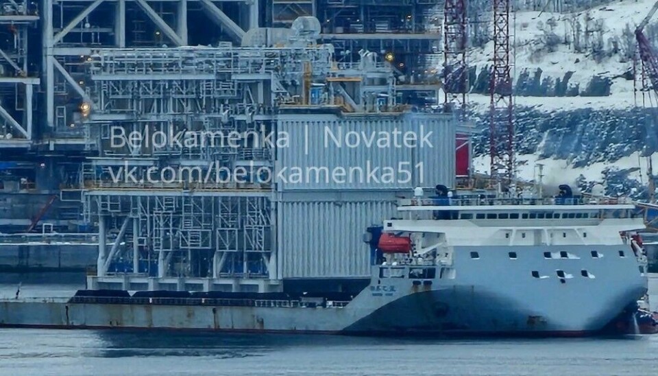 The Hunter Star arrives in Belokamenka with module for Novatek's Arctic LNG 2 project. Photo: Belokamenka51 on VK
