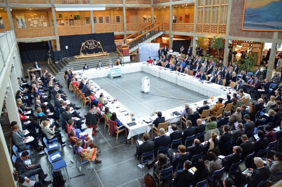 Crowded around the table at the Arctic Council meeting in Kiruna in 2013. Photo: Trude Pettersen