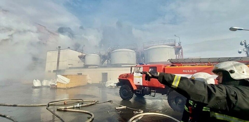More than 100 persons with the Ministry of Emergency situations and local fire brigades are working on site. Photo: Ministry of Emergency Situations (Murmansk division)