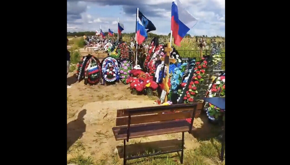 На кадрах с Верхнечовского кладбища в Сыктывкаре виден ряд свежих могил.
