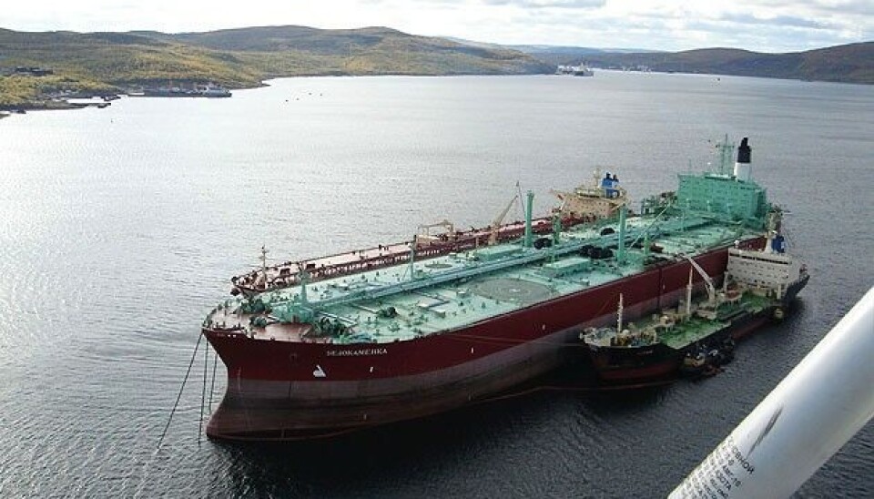 Reloading of oil in the Kola Bay.