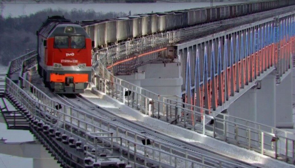 The new bridge across the Tuloma River is key part of the Murmansk Transport Hub. Screenshot from video by Andrei Chibis