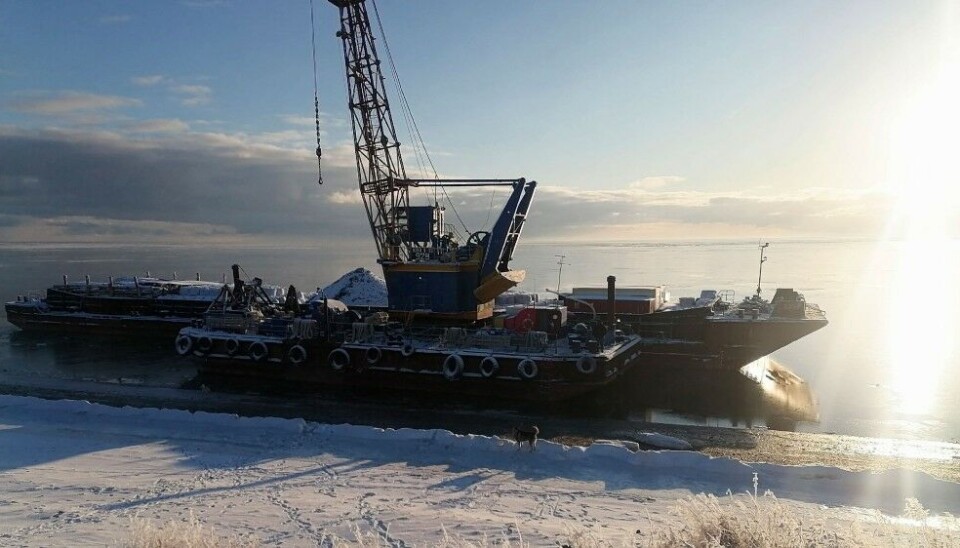 Barge loaded with oil and coal in Kolguyev after troubled voyage across Pechora Sea. Photo: Kolguyev on VK