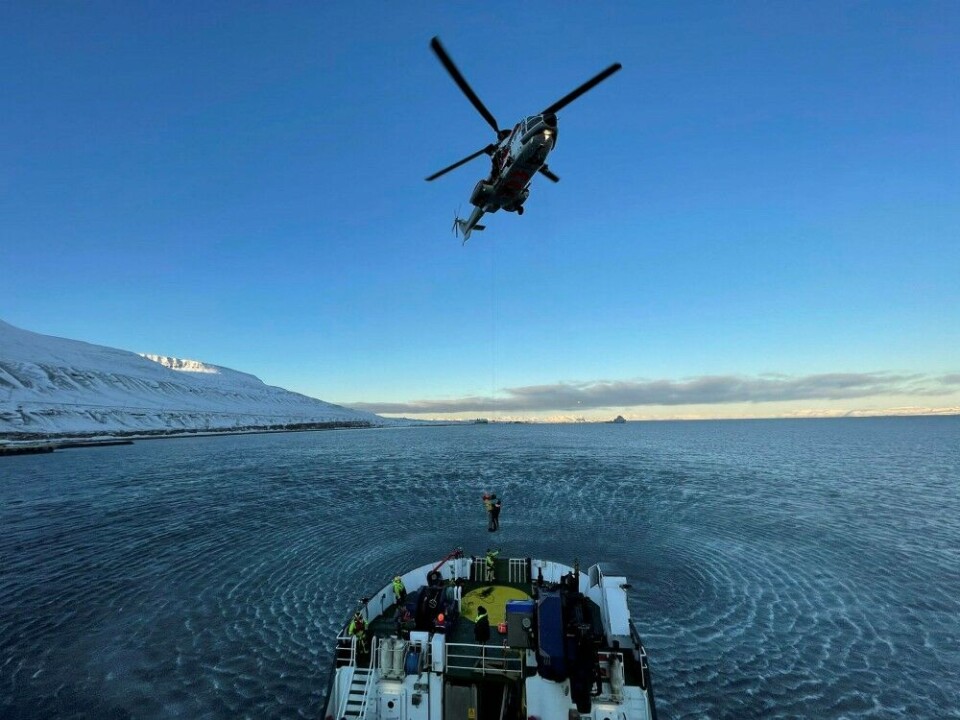 People were airlifted off a ship serving as the 'cruise vessel in distress' in the waters of Svalbard. Photo: Anders Røeggen / Barentswatch