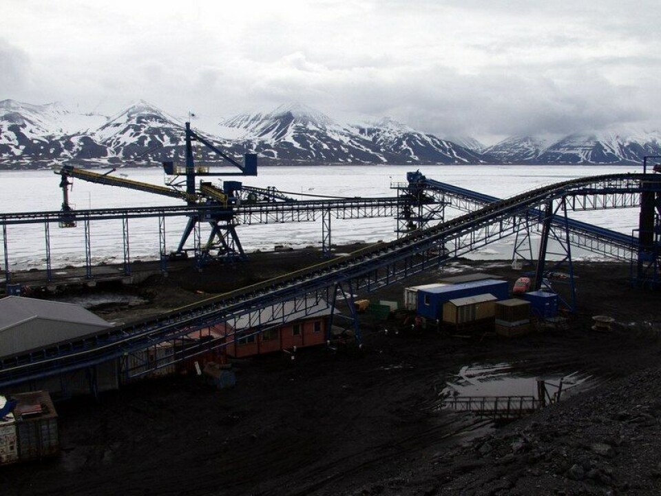 Svea coal harbor on the shores of the Van Mijen fjord. In late June, sea ice still covers the water. Photo: Thomas Nilsen