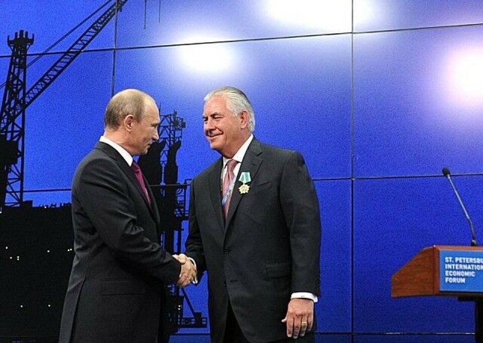 Vladimir Putin gives the Order of Friendship to Rex Tillerson in 2013. Photo: Kremlin.ru