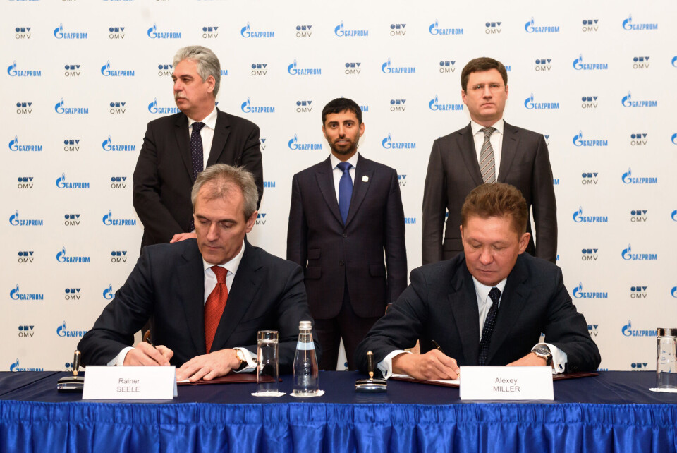 Company leaders Aleksey Miller and Rainer Seele sign cooperation deal, which includes assets on Norwegian shelf. Photo: Gazprom.ru