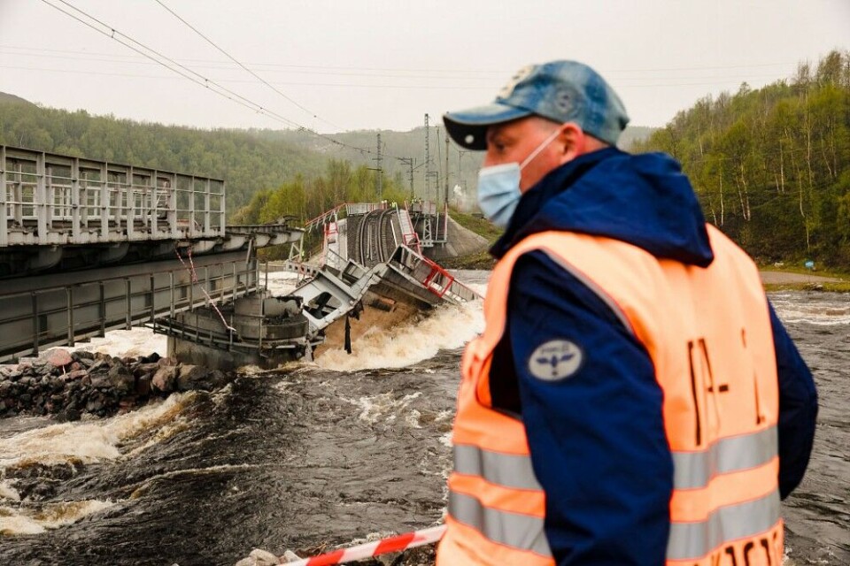Collapsed bridge has created a headache for Murmansk logistics. Photo: gov-murman.ru
