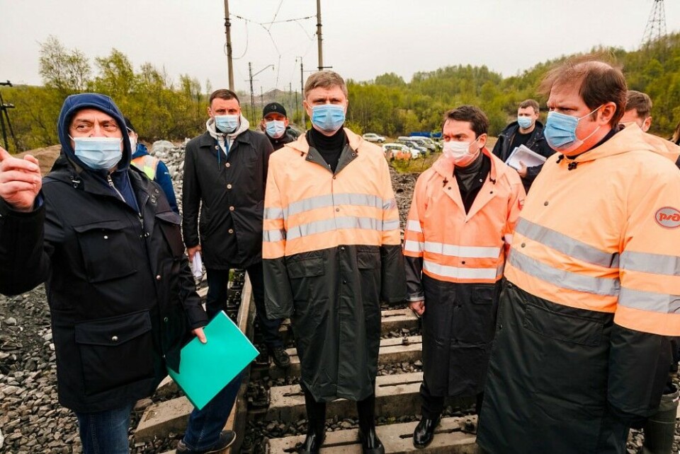 Governor Chibis (second right) with Head of Russian Railways Belozerov (center) and Deputy Transport Minister Tokarev (right). Photo: Gov-murman.ru