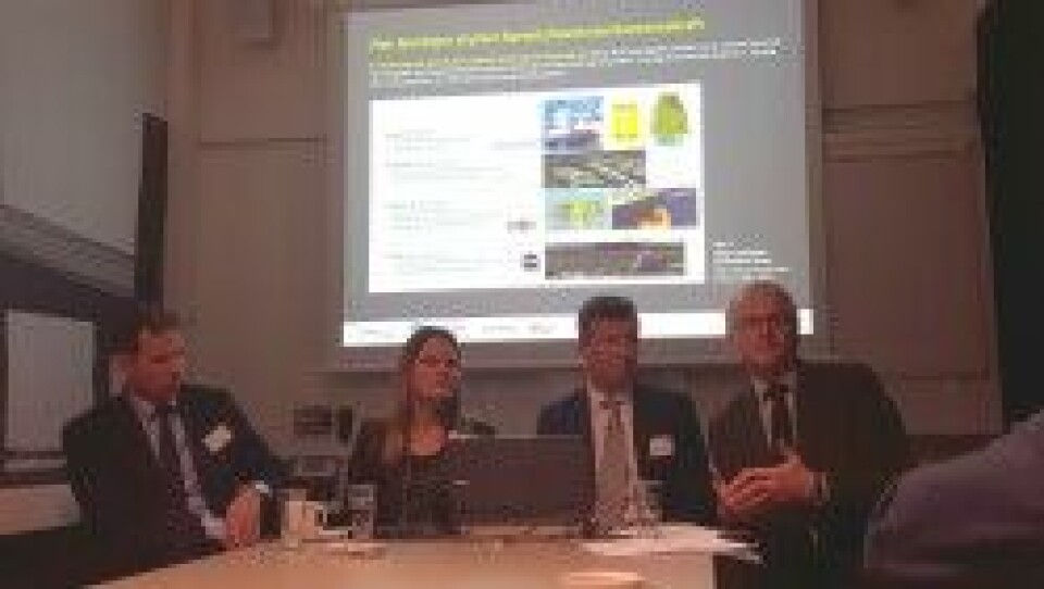 Presenting the Petro Foresight 2016 in Kirkenes. From left Jarand Rystad with Rystad Energy, Trine Bredal Hauan with Pro Barents, Kjell Giæver with Petro Arctic and Trond Slettbakk with Kunnskapsparken Nord (right). Photo: Thomas Nilsen