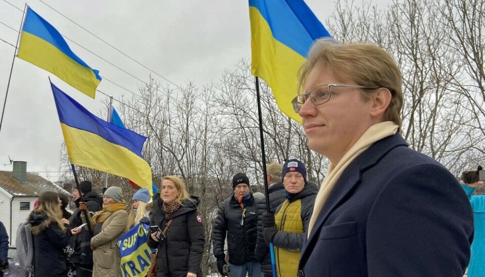 Consul General Nikolai Konygin told the Barents Observer that such a protest with Ukrainian flags could as well take place in Murmansk or Nikel. Photo: Thomas Nilsen