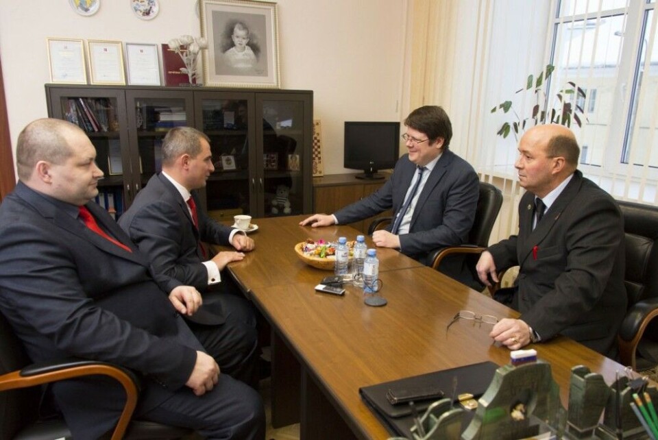Deputy Governor Anatoly Vekshin (second from right) in meeting with Communist Party representatives in 2015. Photo: gov-murman.ru