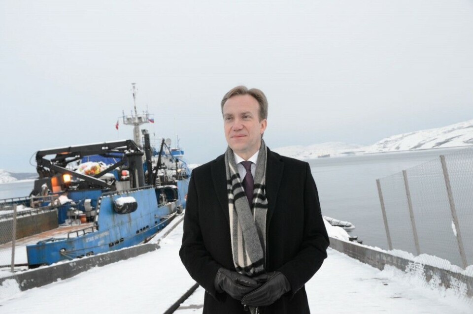 Børge Brende on the Barents Sea coast. Photo: Atle Staalesen