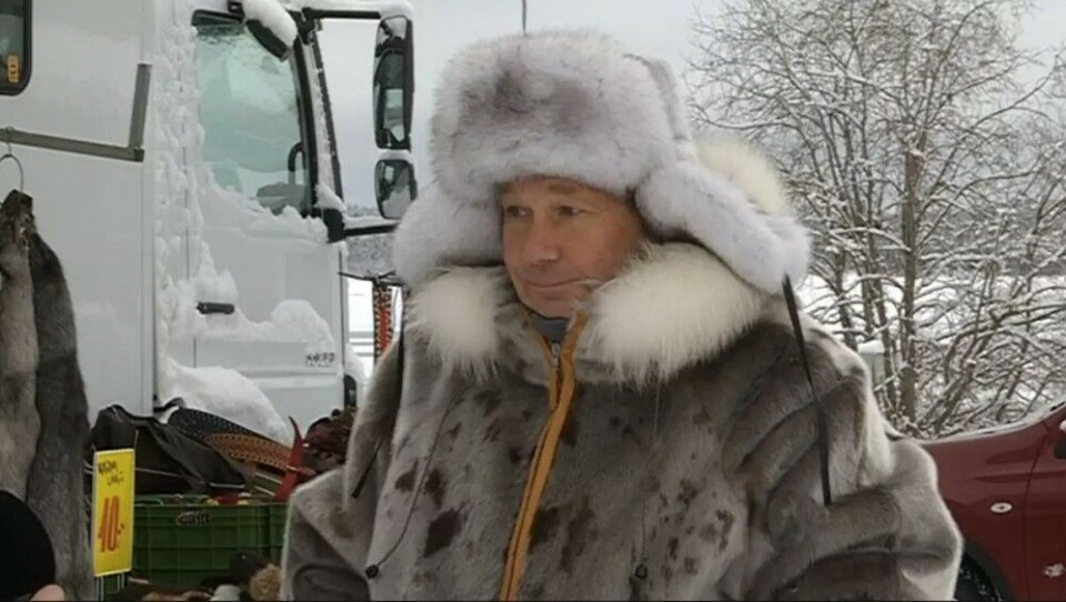 In the absence of Finnish sealskin, vendor Pekka Halonen sells sealskin from Greenland. Photo: Ville-Riiko Fofonoff / Yle