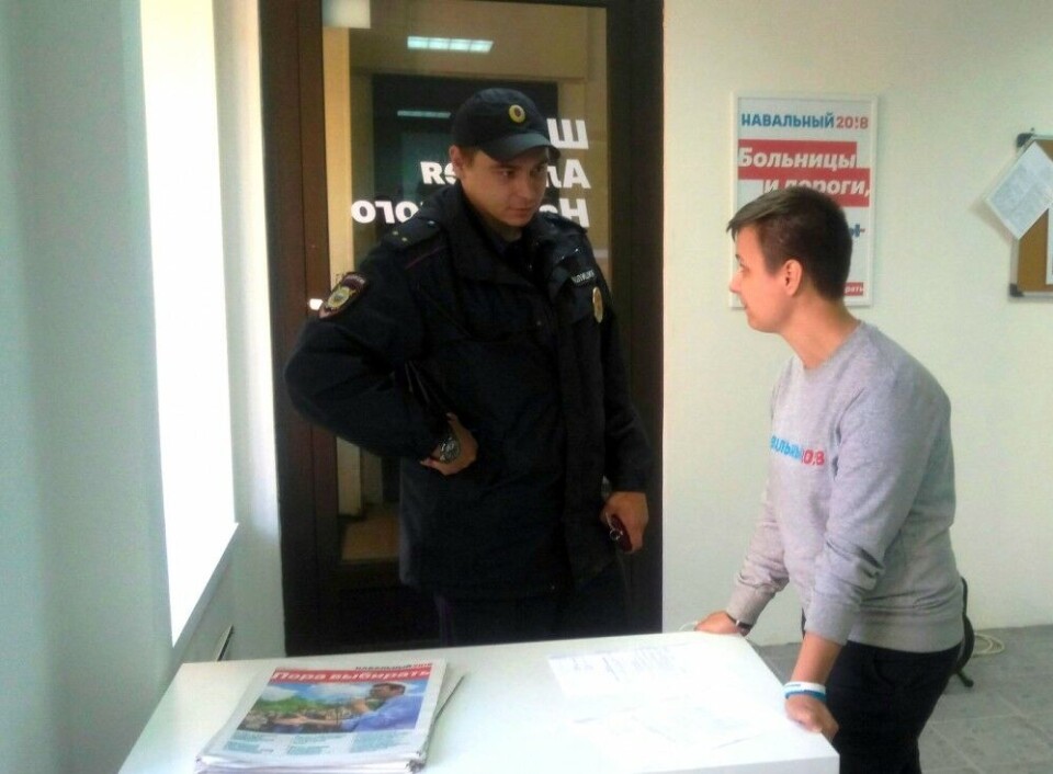 The police and the political activist in Murmansk. Photo: Grudina on Twitter