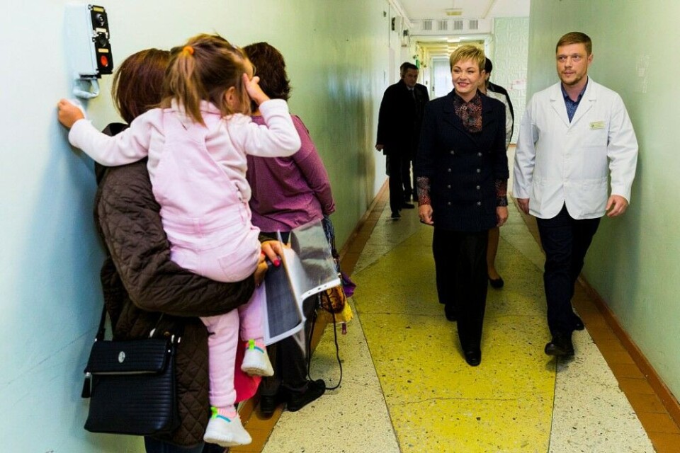 Governor Marina Kovtun pays a visit to a regional hospital. Photo: gov-murman.ru
