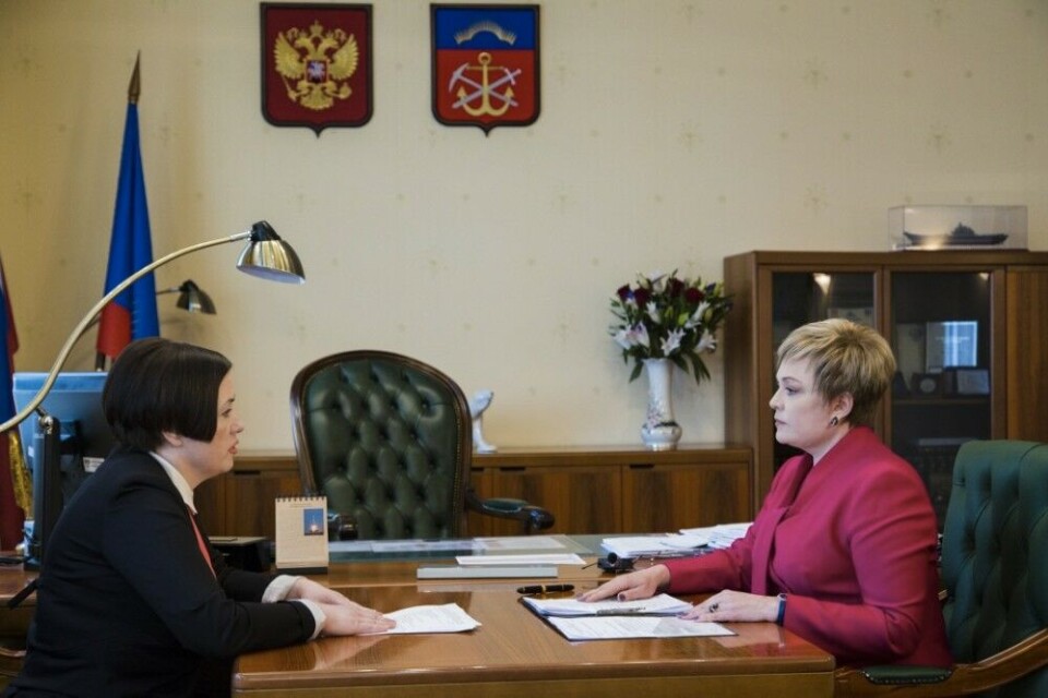 Elvira Makarova and Marina Kovtun. Photo: gov-murman.ruThe disputed Murmansk cabin area. Photo: Bloger51.ru