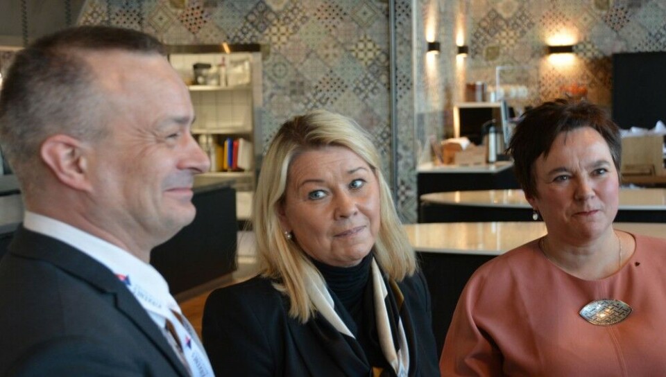 Finnmark County Council leader Ragnhild Vassvik (right) is add odds with Minister Monica Mæland and Troms County leader Willy Ørnebakk. Photo: Atle Staalesen
