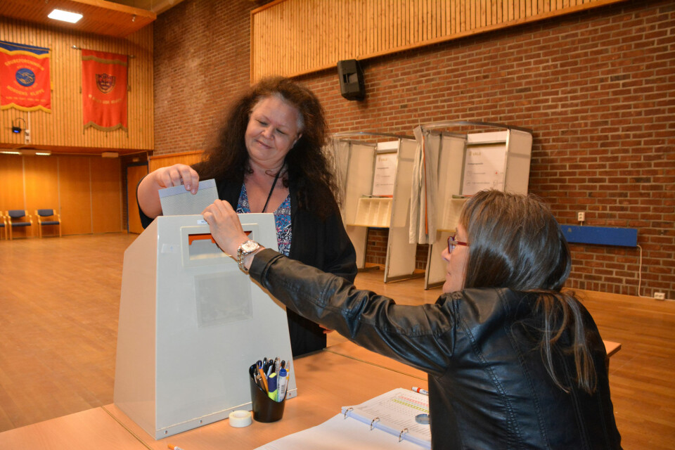 Finnmark has the resources and geopolitical location which makes it strong enough alone, says Anita Brekken as she casts her vote in today’s referendum. Photo: Atle Staalesen