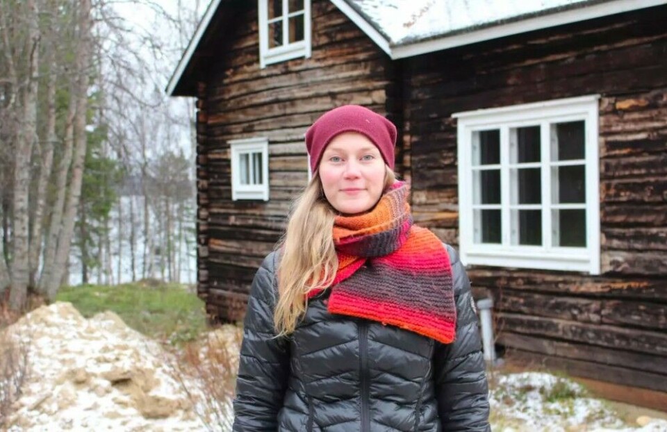 Dancer Auri Ahola in front of her home. Photo: Linnea Rasmus / Yle Sápmi