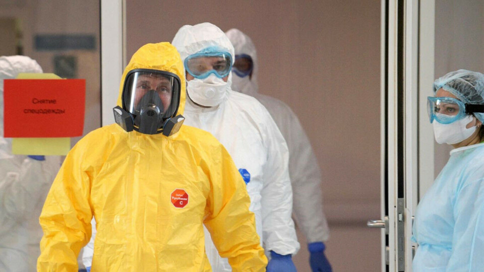 President Vladimir Putin on Tuesday visited the hospital in Moscow’s Kommunarka suburb where patients with coronavirus are being treated. He put on a special protective suit. Photo: Kremlin.ru