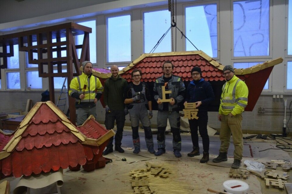Artistic group Tambola from Arkhangelsk, Russia, is building the Chinese-inspired gate. Photo: Atle Staalesen
