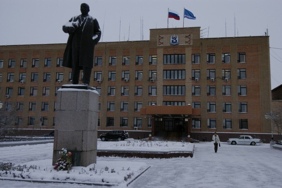 In Salekhard, the capital of the Yamalo-Nenets Autonomous Okrug, the Lenin monument stands in front of the administration building. Photo: Thomas Nilsen