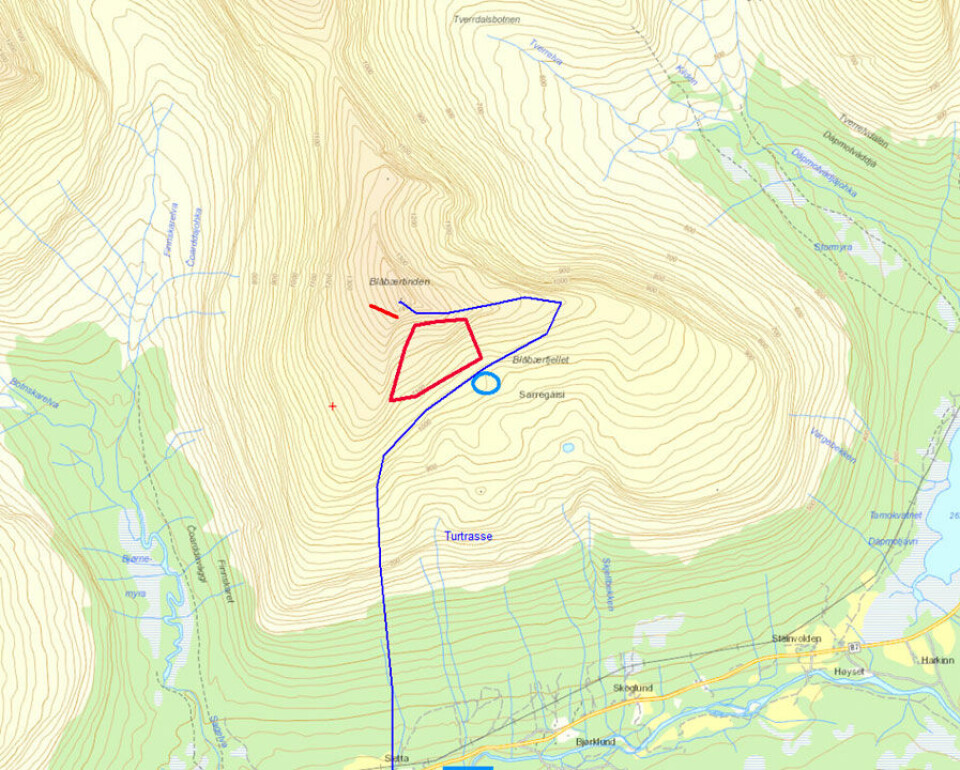The route of the skiers (in blue) and the area of the avalanche (red) in the Tamok vally. Map by Politiet.no