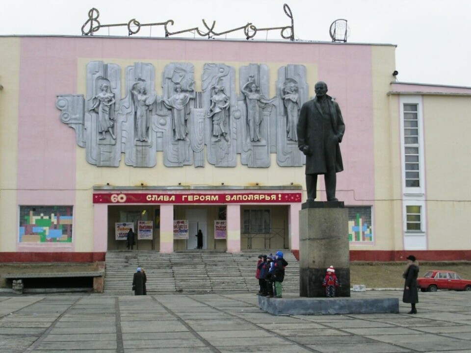 Lenin in front of the Cultural Palace in Nikel on the Kola Peninsula. Photo: Thomas Nilsen