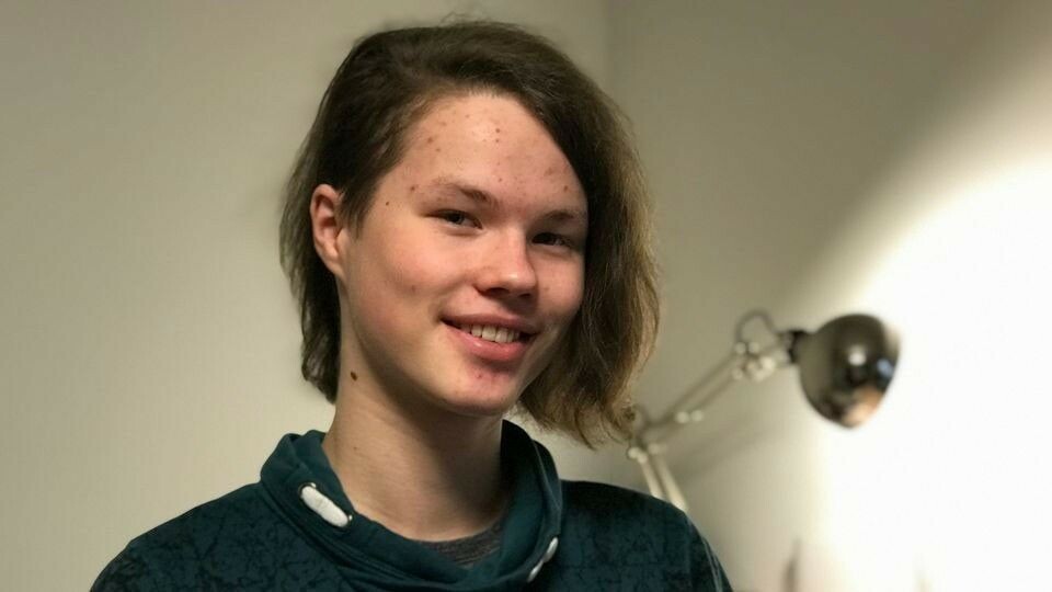 Hánno Länsman (16) studies at Helsinki Upper Secondary School of Languages. He likes to live in Helsinki where he has friends and many things to do. Photo: Ritva Torikka / Yle Sápmi